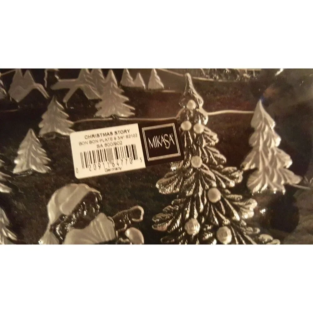 Mikasa Bon Bon Festive Plate Dish Christmas Story SA 600 902 Holiday Xmas New